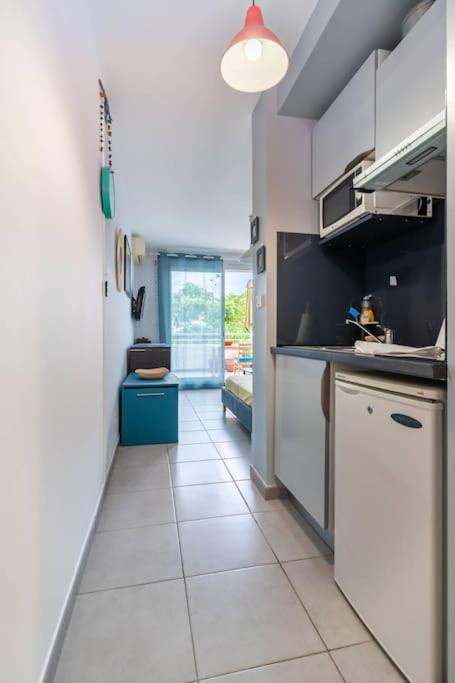 Flamboyant - Studio 2 Personnes Avec Lit De Qualite Hoteliere Separable Pour Couple Ou Amis Avec Tres Belle Terrasse A 12 Min A Pied Ou 4 Min En Voiture Du Lagon De L'Ermitage - St Gilles Les Bains 라 살린 레 뱅 외부 사진