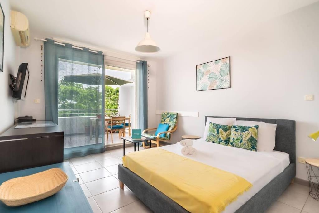 Flamboyant - Studio 2 Personnes Avec Lit De Qualite Hoteliere Separable Pour Couple Ou Amis Avec Tres Belle Terrasse A 12 Min A Pied Ou 4 Min En Voiture Du Lagon De L'Ermitage - St Gilles Les Bains 라 살린 레 뱅 외부 사진
